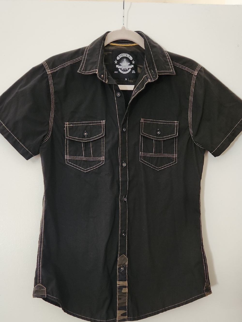 Men's Black Short-Sleeve Button-Down Shirt with Contrast Stitching